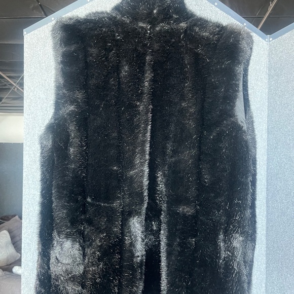 nice faux fur vest - Picture 3 of 3
